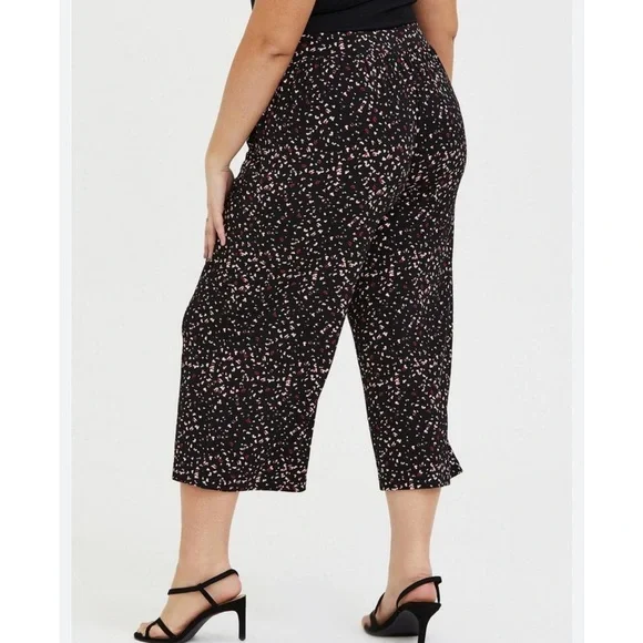 NEW Torrid Pull-On Wide Leg 26 Crop  Studio Knit Hearts Comfy Slinky - Picture 4 of 10